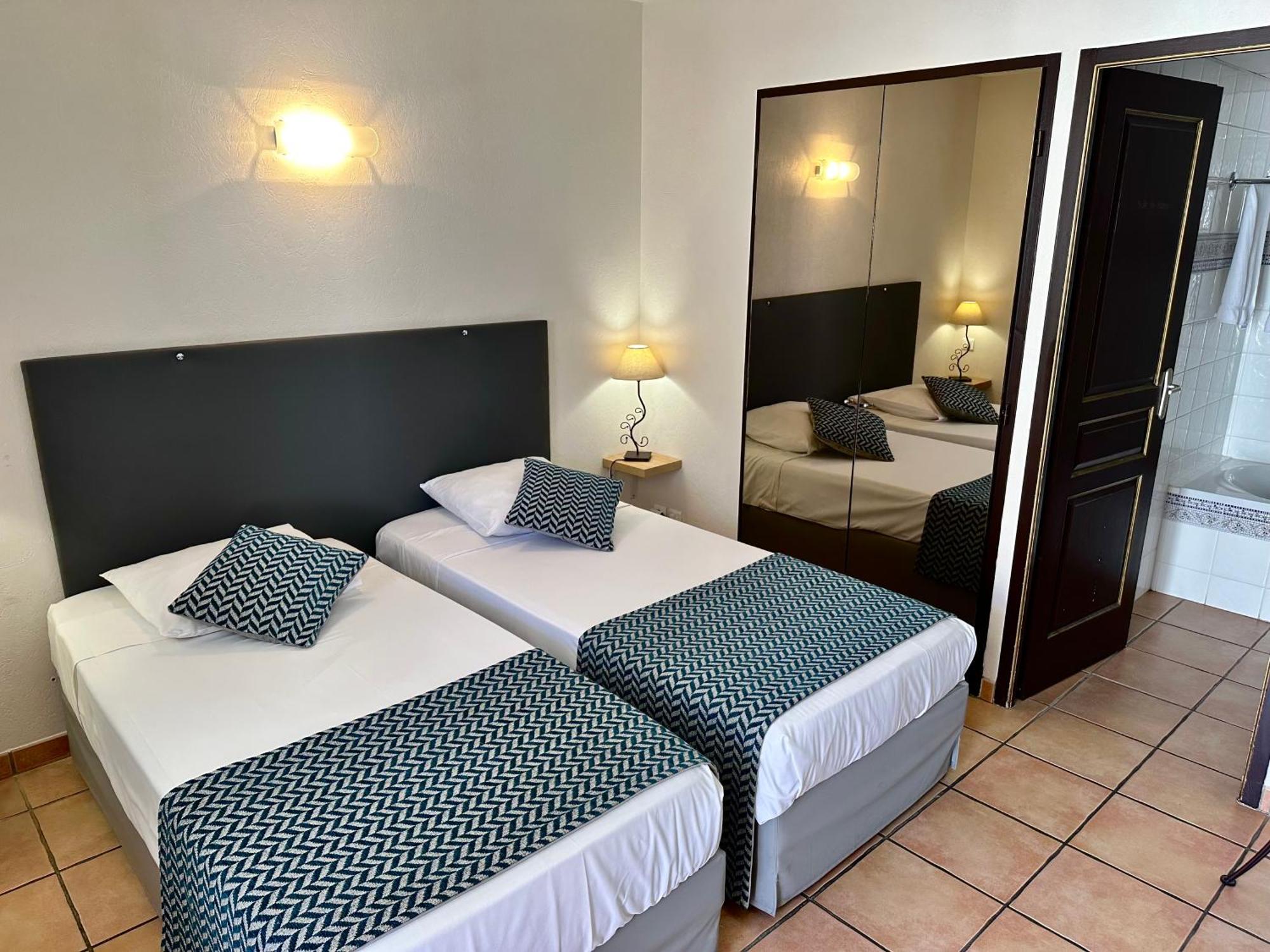 Logis Hotel Les II Mas - Perpignan Sud Cabestany Exterior photo